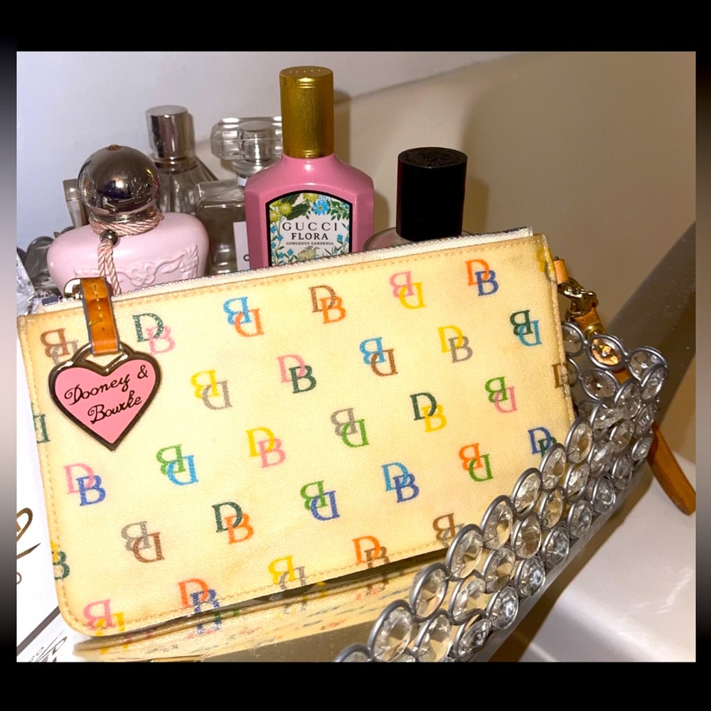 Women’s wristlet 💛🩷(DB)